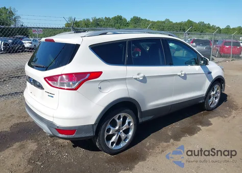2014 Ford Escape Titanium z USA, uszkodzony, nr VIN 1FMCU9J93EUA35713